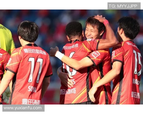 名古屋鲸鱼迎战清水鼓动全力争胜展现球队风采 名古屋鲸鱼迎战清水鼓动全力争胜展现球队风采