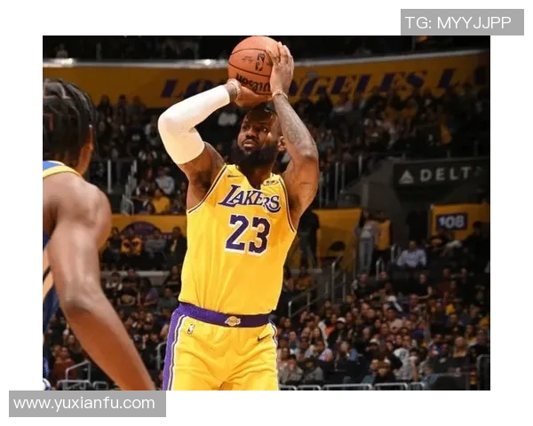 詹姆斯在骑士对阵雄鹿比赛中的精彩个人表现集锦回顾