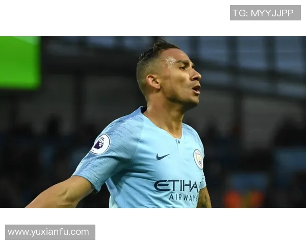 达尼洛：从足球场上的闪耀星光到生活中的坚韧追求者